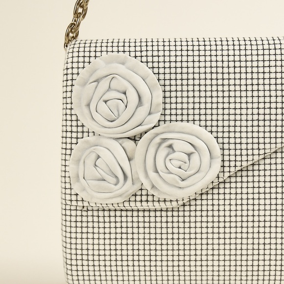 Vintage 1960’s whiting &David white grid shoulder handbag with rose appliqués
